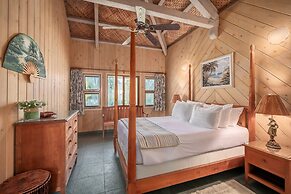 Niulani Lanikai - Kauai Beach House 4 Bedroom Home by RedAwning