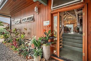 Niulani Lanikai - Kauai Beach House 4 Bedroom Home by RedAwning