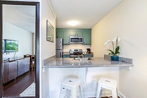 Beautifully Upgraded, Full Kitchen, Comfy King Bed, Ac 1 Bedroom Condo