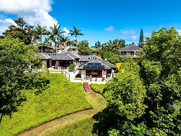 Kapiolani - As Seen On Hgtv 3 Bedroom Home by RedAwning