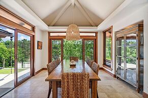 Kapiolani - As Seen On Hgtv 3 Bedroom Home by RedAwning