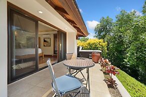 Kapiolani - As Seen On Hgtv 3 Bedroom Home by RedAwning