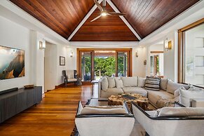 Kapiolani - As Seen On Hgtv 3 Bedroom Home by RedAwning