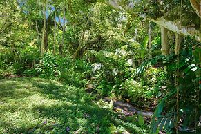 Kapiolani - As Seen On Hgtv 3 Bedroom Home by RedAwning