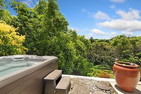 Kapiolani - As Seen On Hgtv 3 Bedroom Home by RedAwning