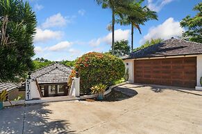 Kapiolani - As Seen On Hgtv 3 Bedroom Home by RedAwning