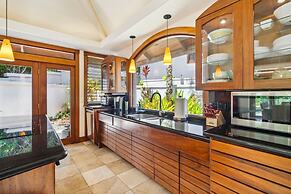 Kapiolani - As Seen On Hgtv 3 Bedroom Home by RedAwning