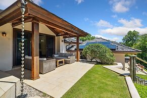 Kapiolani - As Seen On Hgtv 3 Bedroom Home by RedAwning