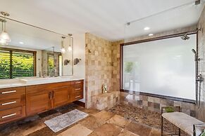 Kapiolani - As Seen On Hgtv 3 Bedroom Home by RedAwning