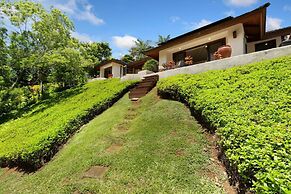 Kapiolani - As Seen On Hgtv 3 Bedroom Home by RedAwning