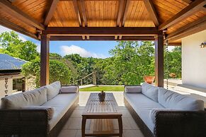 Kapiolani - As Seen On Hgtv 3 Bedroom Home by RedAwning