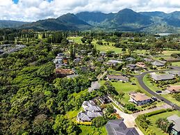 Kapiolani - As Seen On Hgtv 3 Bedroom Home by RedAwning