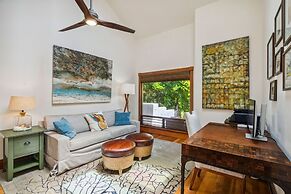 Kapiolani - As Seen On Hgtv 3 Bedroom Home by RedAwning