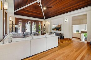 Kapiolani - As Seen On Hgtv 3 Bedroom Home by RedAwning