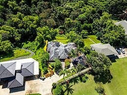 Kapiolani - As Seen On Hgtv 3 Bedroom Home by RedAwning