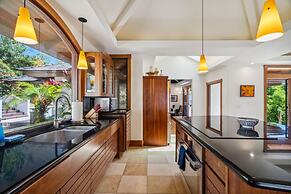 Kapiolani - As Seen On Hgtv 3 Bedroom Home by RedAwning