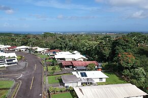 Hilo Hale Kaumana 3 Bedroom Home by RedAwning