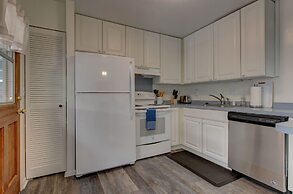 Hilo Hale Kaumana 3 Bedroom Home by RedAwning