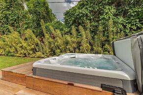 Hanalei Beachfront 2 Bedroom Home by RedAwning