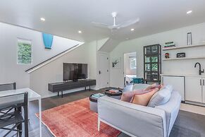 Hanalei Beachfront 2 Bedroom Home by RedAwning