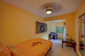 Hale Hamakua 3 Bedroom Home by RedAwning