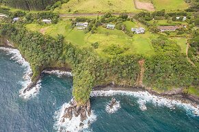 Hale Hamakua 3 Bedroom Home by RedAwning