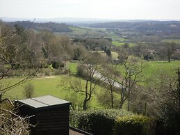 Cottage Sleeps3-fireplace-balcony-garden-mountain