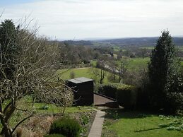 Cottage Sleeps3-fireplace-balcony-garden-mountain