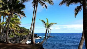 Hale O Makani 3 Bedroom Home by RedAwning