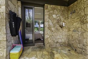 Hale Lani 1 Bedroom Home by RedAwning