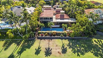 Huaka Mahina 4 Bedroom Home by RedAwning