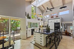 Huaka Mahina 4 Bedroom Home by RedAwning