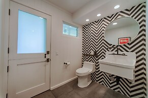 Hanalei Beachfront 3 Bedroom Home by RedAwning