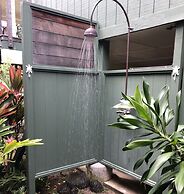 Hale Hoku 5 Bedroom Home by RedAwning