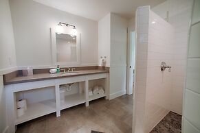 Hale Hoku 5 Bedroom Home by RedAwning