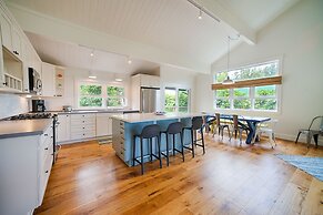 Hale Hoku 5 Bedroom Home by RedAwning