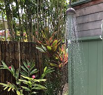 Hale Hoku 5 Bedroom Home by RedAwning