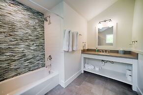 Hale Hoku 5 Bedroom Home by RedAwning