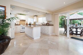 Kailua Beachside 4 Bedroom Home by RedAwning