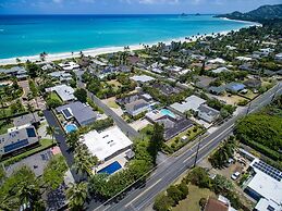 Kailua Beachside 4 Bedroom Home by RedAwning