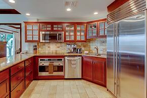 Hale Tiare 2 Bedroom Condo by RedAwning