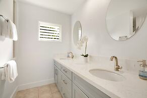 King Hale 4 Bedroom Home by RedAwning