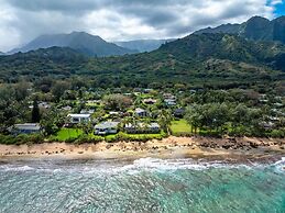 King Hale 4 Bedroom Home by RedAwning