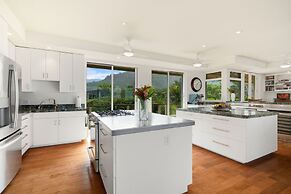 King Hale 4 Bedroom Home by RedAwning