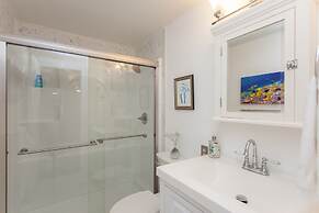 Maluhia Kahakai 2 Bedroom Condo by RedAwning