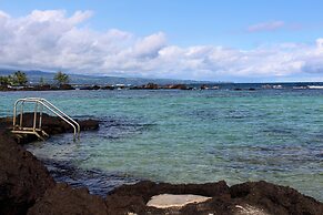 Maluhia Kahakai 2 Bedroom Condo by RedAwning