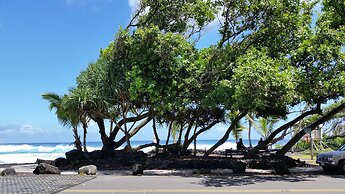 Maluhia Kahakai 2 Bedroom Condo by RedAwning