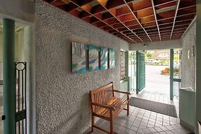 Maluhia Kahakai 2 Bedroom Condo by RedAwning