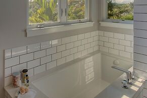 Pua Lani 2 Bedroom Home by RedAwning