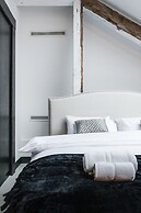 Skyline Water Front Penthouse Apartment